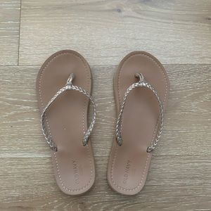 Old navy girls flip flops size 5